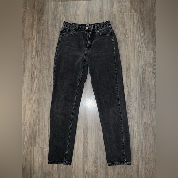 Mom Jeans - Picture 1 of 1